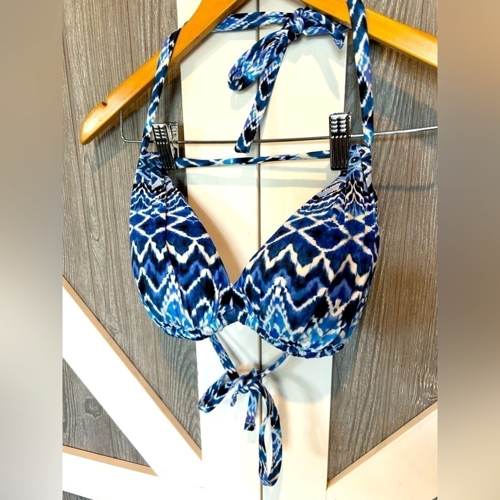 D01.5 Blue and white Chevron Bikini Top female size S/M